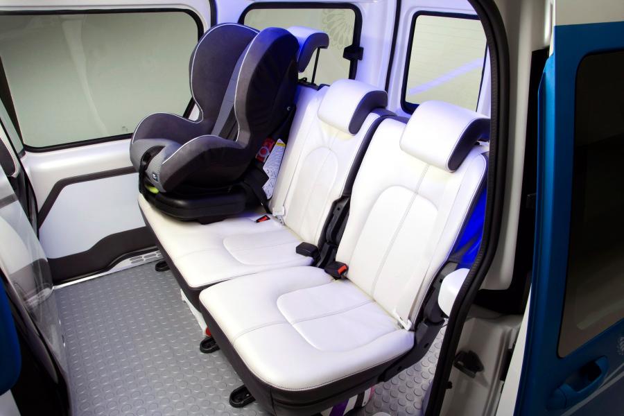  Ford Transit Connect Family One Concept 2009 года  (фото 10 из 39)